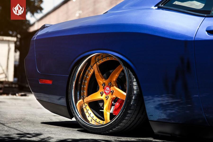  Dodge Challenger SRT8 on VIP Modular Wheels (VR15) 2015 года  (фото 8 из 9)